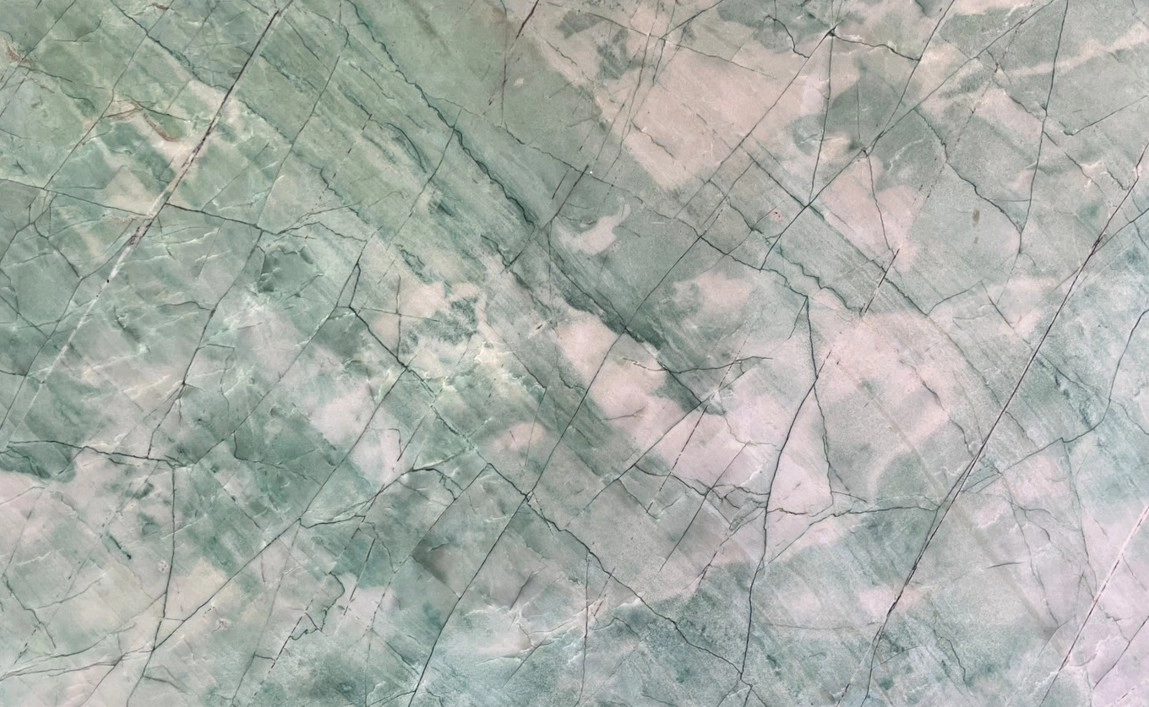 翠玉<span>碧影潤心，玉藏清韻</span><span>巴西/石英岩</span>